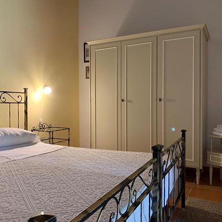 Il Bouganville Oristano Bagian luar foto