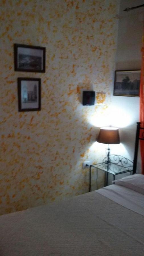Il Bouganville Oristano Bagian luar foto