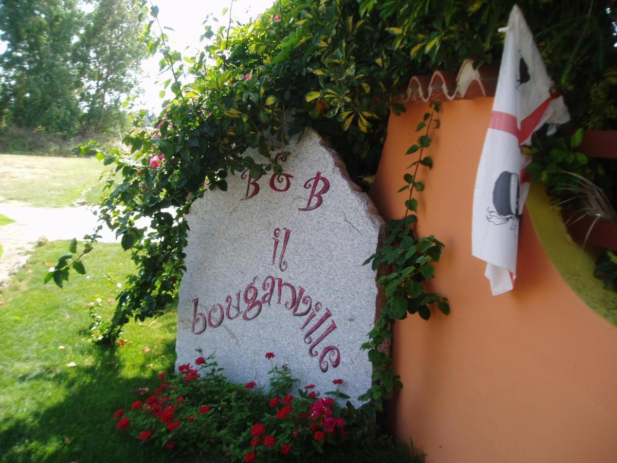 Il Bouganville Oristano Bagian luar foto