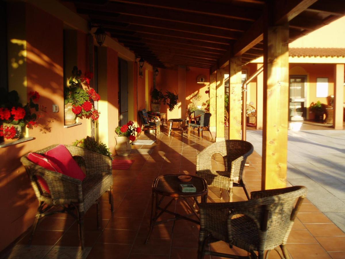 Il Bouganville Oristano Bagian luar foto