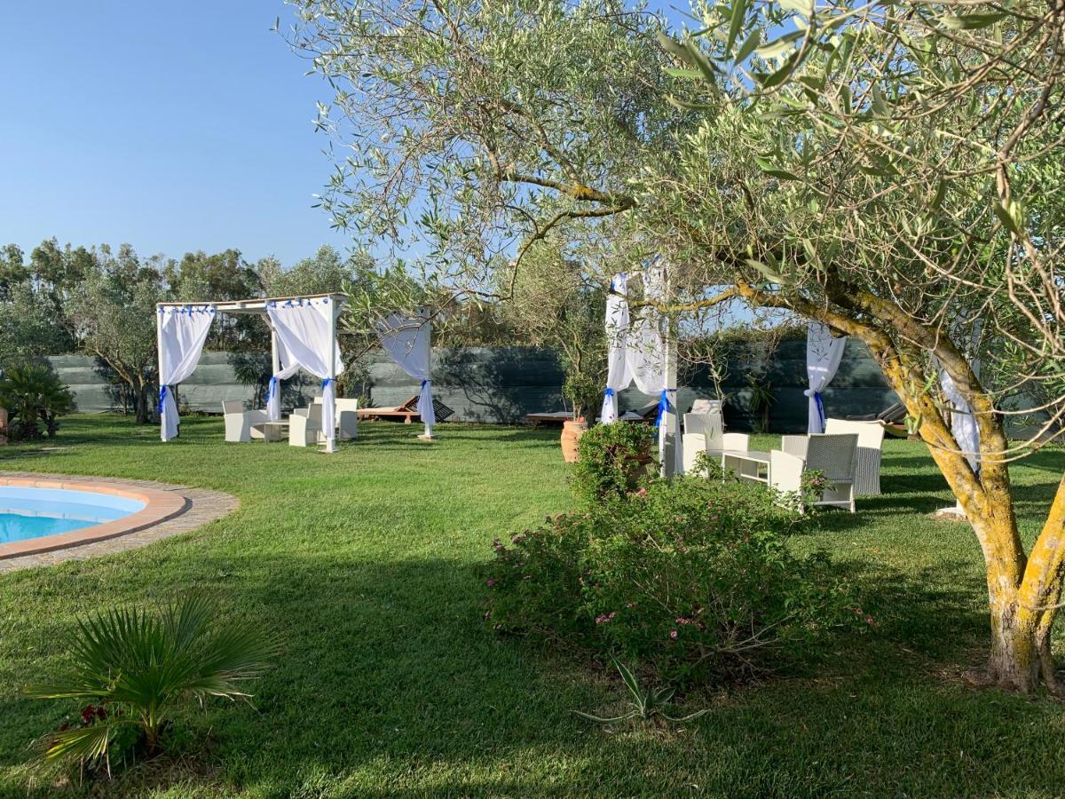 Il Bouganville Oristano Bagian luar foto