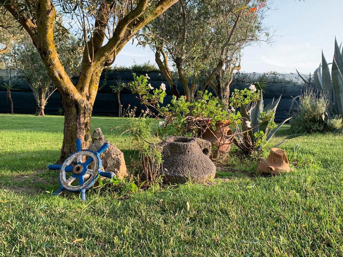 Il Bouganville Oristano Bagian luar foto
