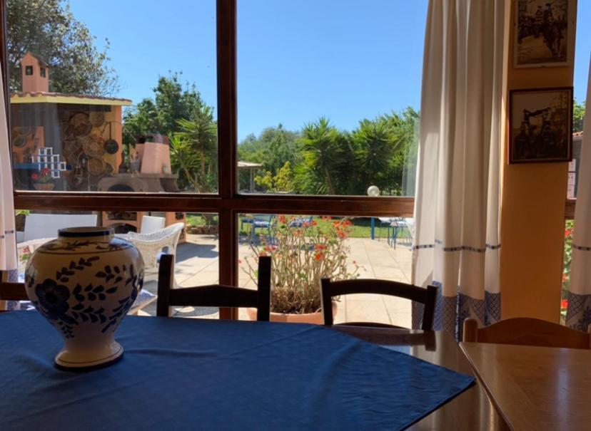 Il Bouganville Oristano Bagian luar foto
