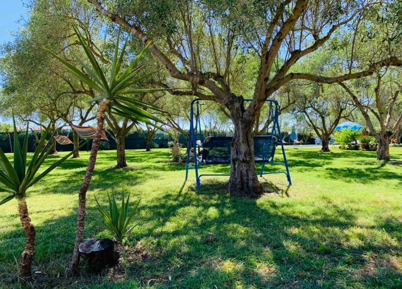 Il Bouganville Oristano Bagian luar foto