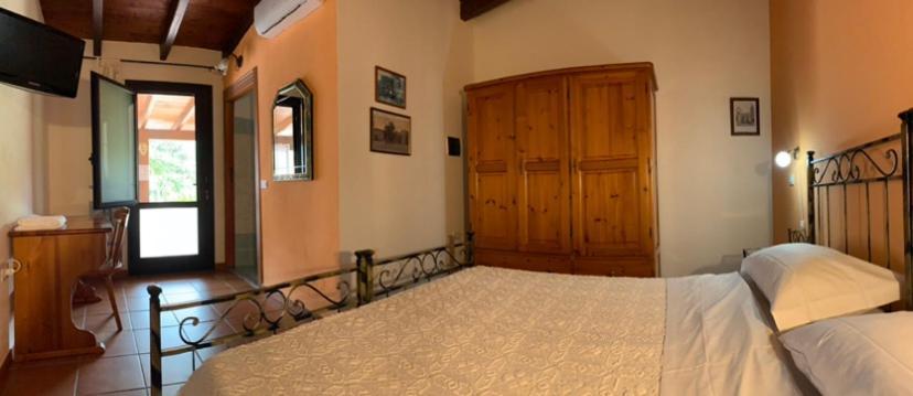 Il Bouganville Oristano Bagian luar foto