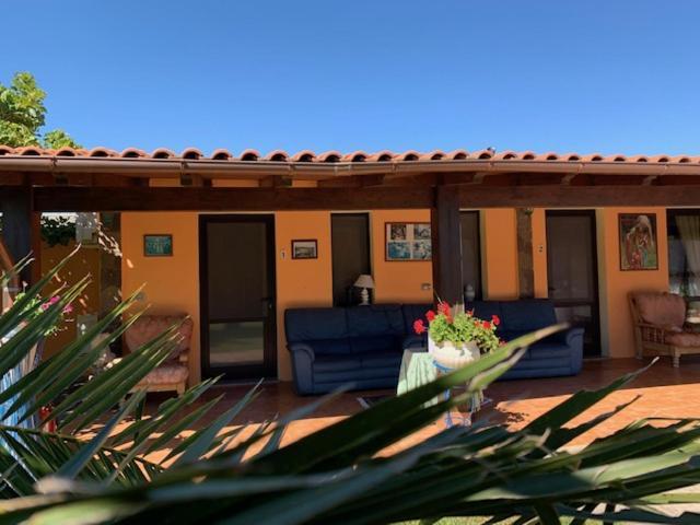 Il Bouganville Oristano Bagian luar foto