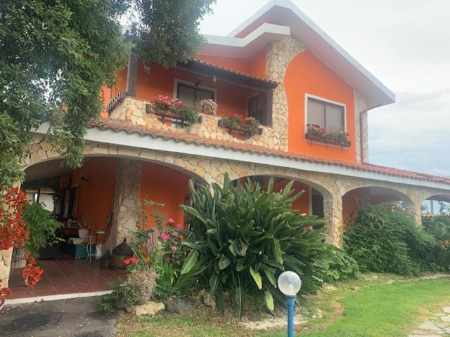 Il Bouganville Oristano Bagian luar foto