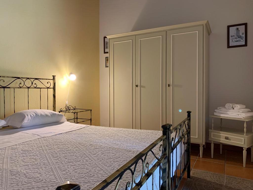 Il Bouganville Oristano Bagian luar foto